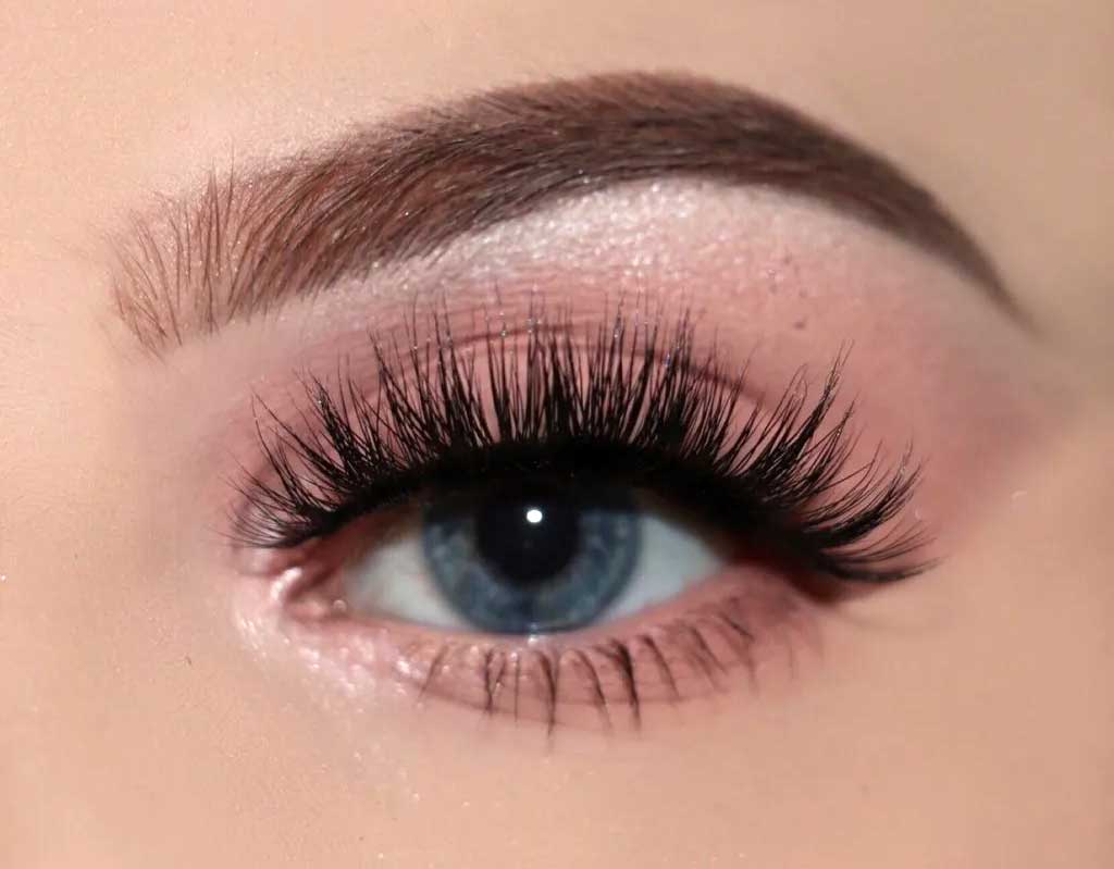 Unleash Your Inner Glam: The Ultimate Guide to Eyelash Extensions hero image